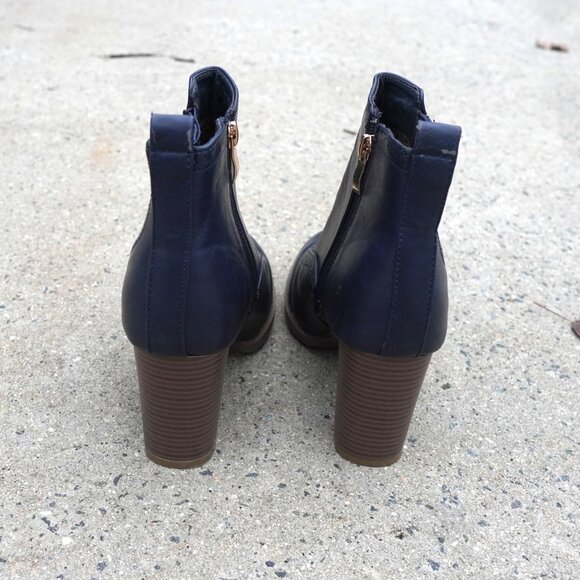 NWT Bell Marie Navy Faux Fur Lined Block Heel Boots 10 - Picture 4 of 8